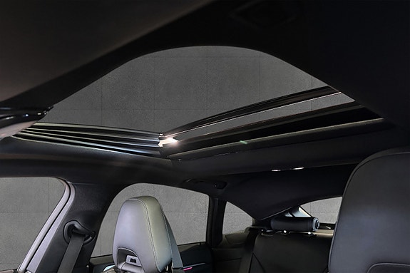 BMW i4 25 of 30
