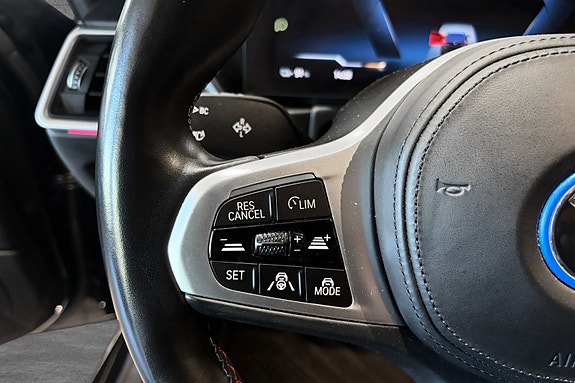 BMW i4 28 of 30