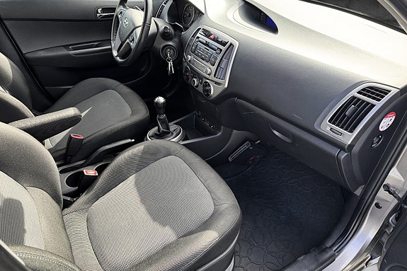 Hyundai i20 8 of 19