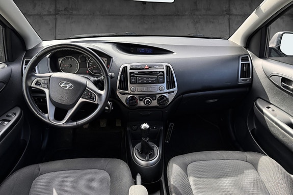 Hyundai i20 10 of 19