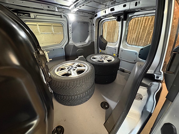 Ford Transit Connect 12 of 22