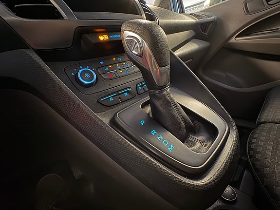 Ford Transit Connect 17 of 22