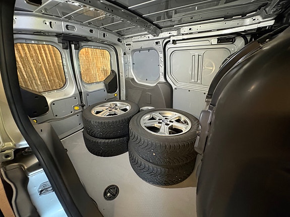 Ford Transit Connect 11 of 22