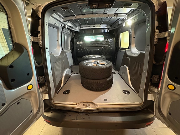 Ford Transit Connect 13 of 22