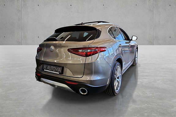 Alfa Romeo Stelvio 5 of 20