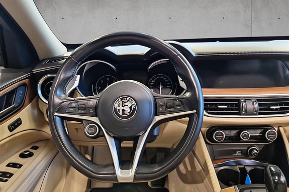 Alfa Romeo Stelvio 14 of 20