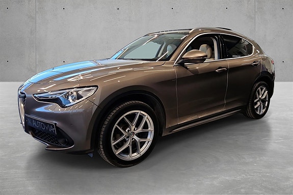 Alfa Romeo Stelvio 2 of 20