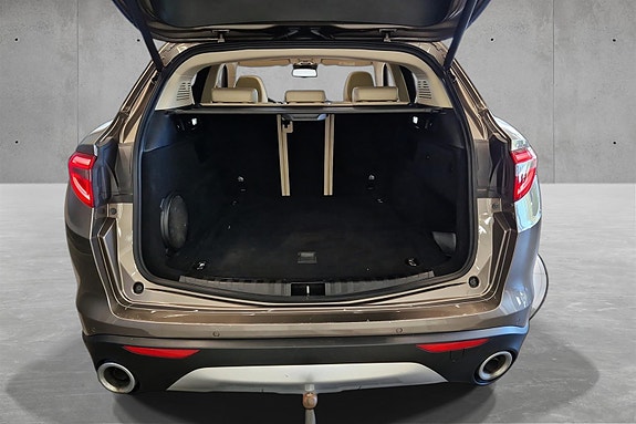 Alfa Romeo Stelvio 20 of 20