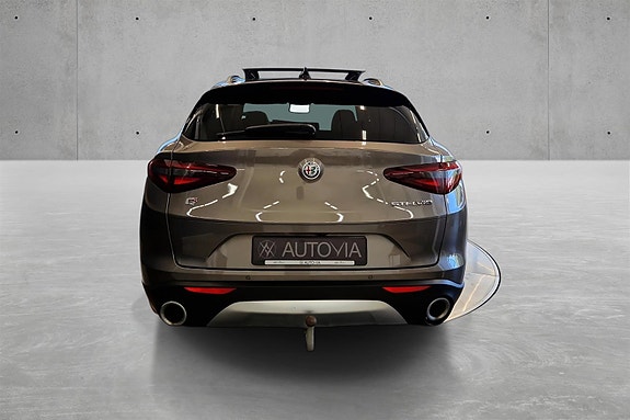 Alfa Romeo Stelvio 6 of 20