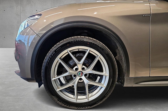 Alfa Romeo Stelvio 8 of 20
