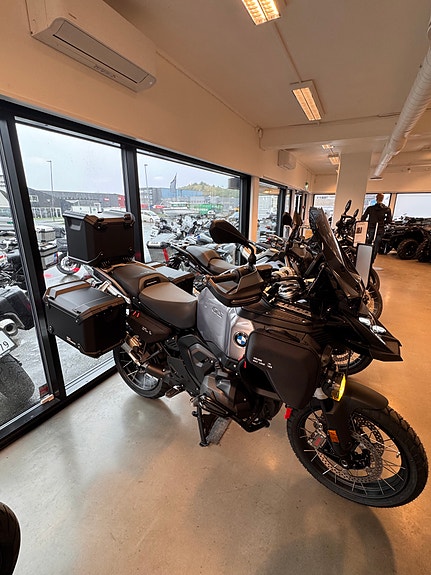 BMW R1300 GS Adventure - Arctic Edition 3 of 3