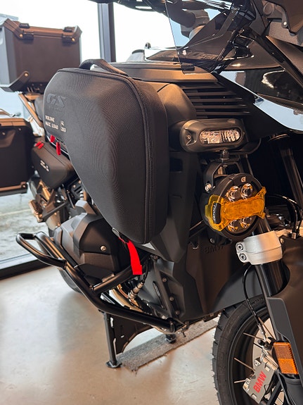 BMW R1300 GS Adventure - Arctic Edition 2 of 3