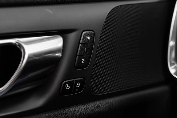 Volvo V60 Cross Country 23 of 30