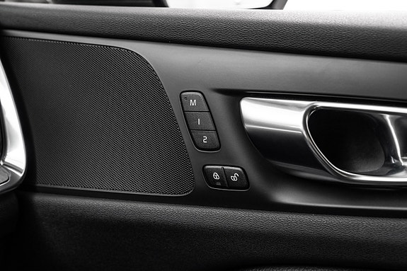 Volvo V60 Cross Country 24 of 30