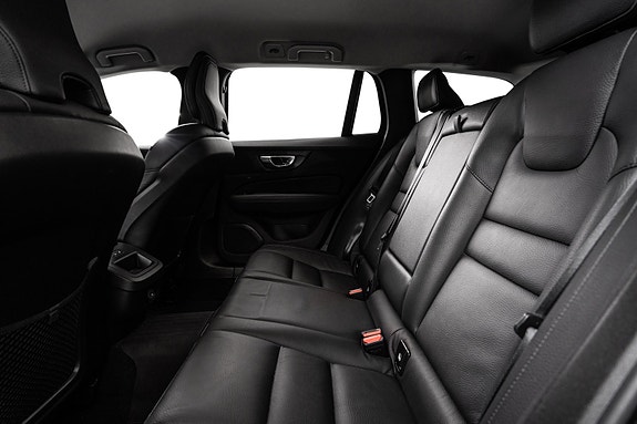 Volvo V60 Cross Country 27 of 30