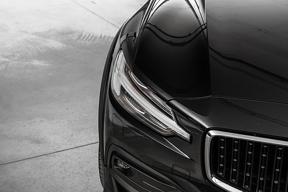 Volvo V60 Cross Country 4 of 30