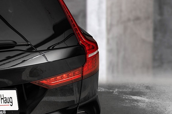 Volvo V60 Cross Country 8 of 30
