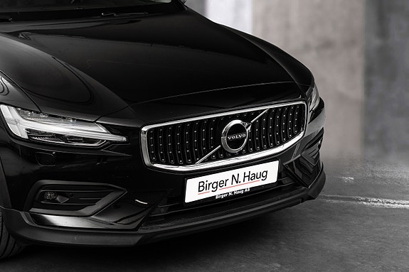 Volvo V60 Cross Country 2 of 30