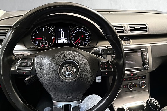 Volkswagen Passat 12 of 20
