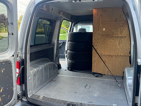 Volkswagen Caddy Maxi 19 of 23