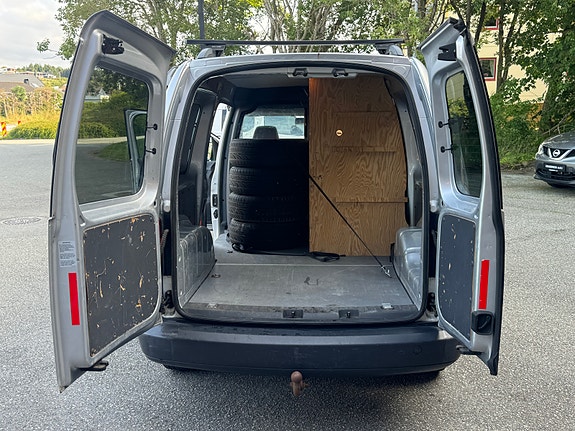 Volkswagen Caddy Maxi 18 of 23