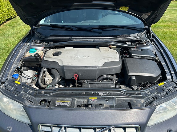 Volvo XC70 2 of 24