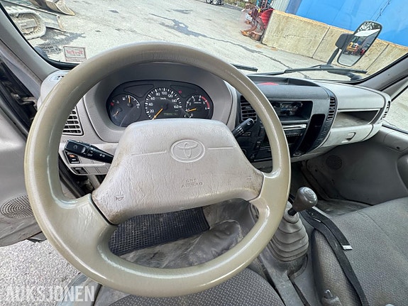 Toyota Dyna 10 of 30
