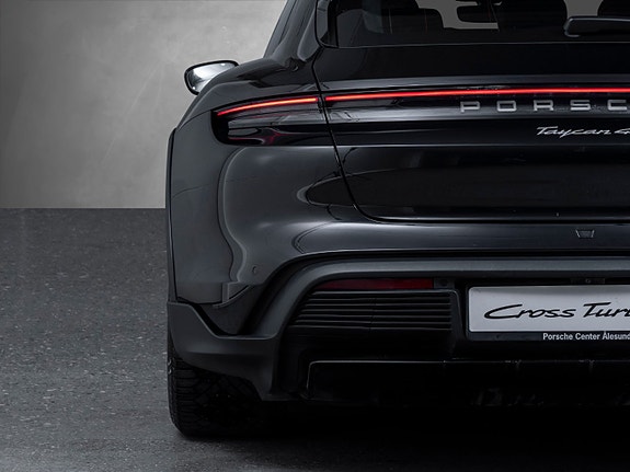 Porsche Taycan 10 of 30