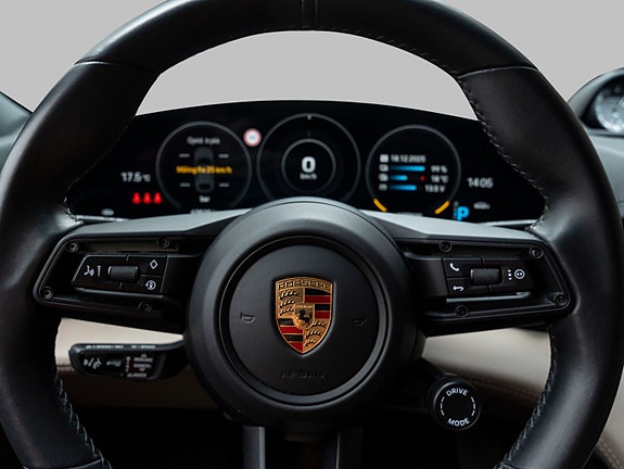 Porsche Taycan 18 of 30