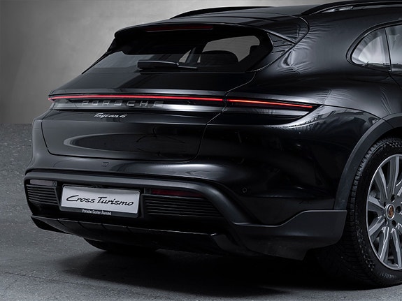 Porsche Taycan 8 of 30