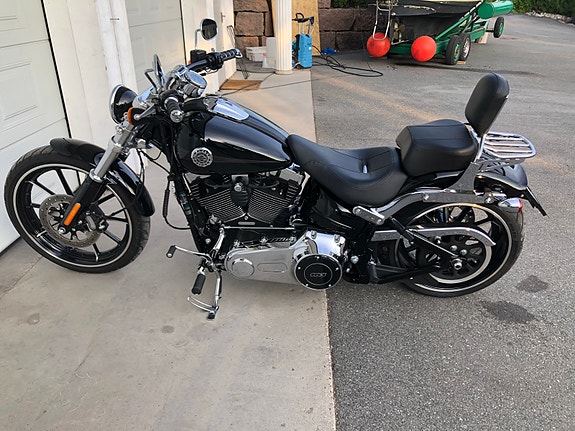 Harley-Davidson FXSB Breakout 8 of 21