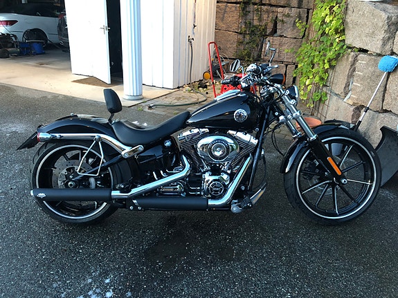 Harley-Davidson FXSB Breakout 16 of 21
