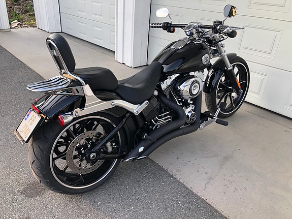 Harley-Davidson FXSB Breakout 10 of 21