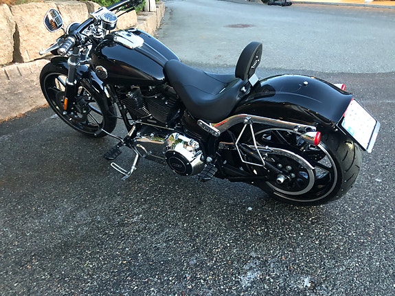 Harley-Davidson FXSB Breakout 20 of 21