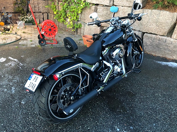 Harley-Davidson FXSB Breakout 18 of 21