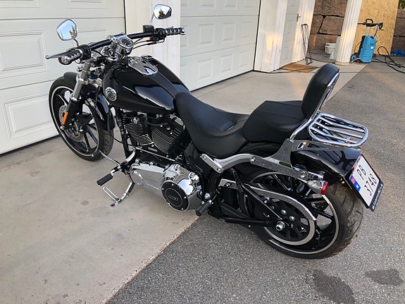 Harley-Davidson FXSB Breakout 7 of 21