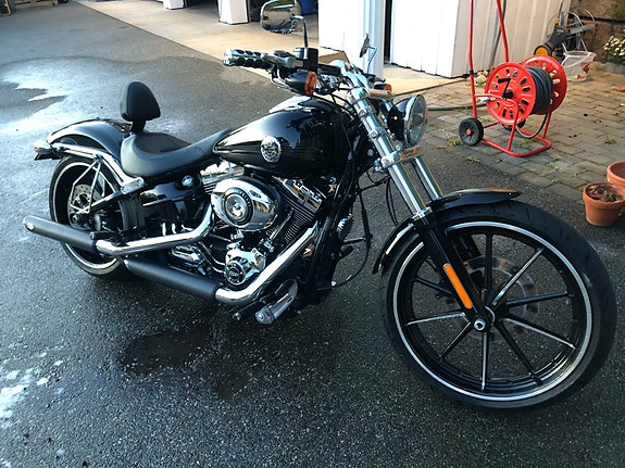 Harley-Davidson FXSB Breakout 17 of 21