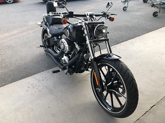 Harley-Davidson FXSB Breakout 14 of 21