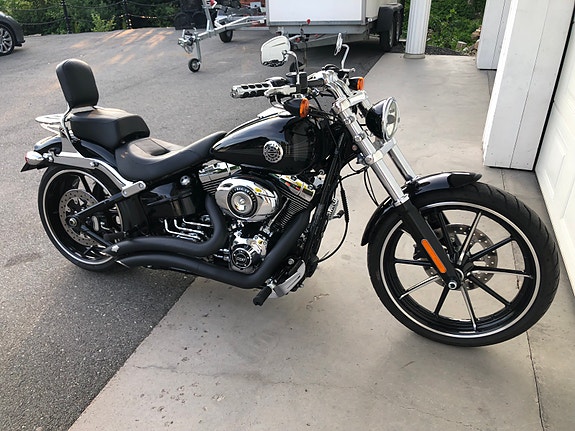 Harley-Davidson FXSB Breakout 3 of 21