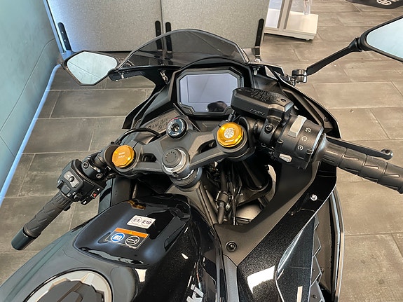 Kawasaki Ninja ZX-4RR 6 of 11