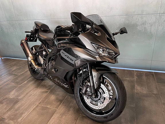 Kawasaki Ninja ZX-4RR 3 of 11