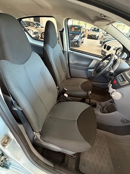Toyota Aygo 12 of 20