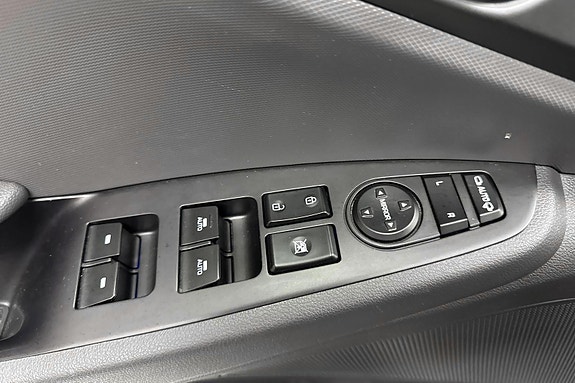 Hyundai IONIQ 22 of 30
