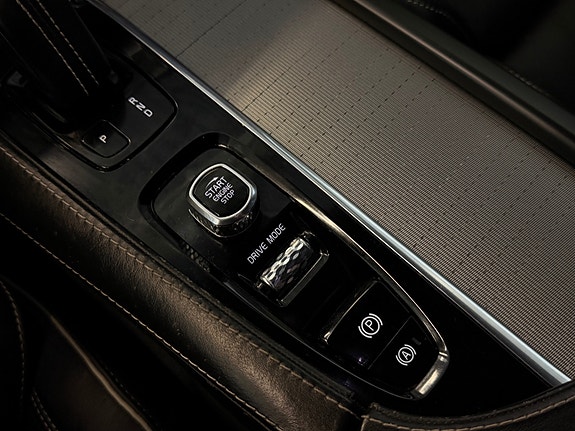 Volvo XC90 24 of 30