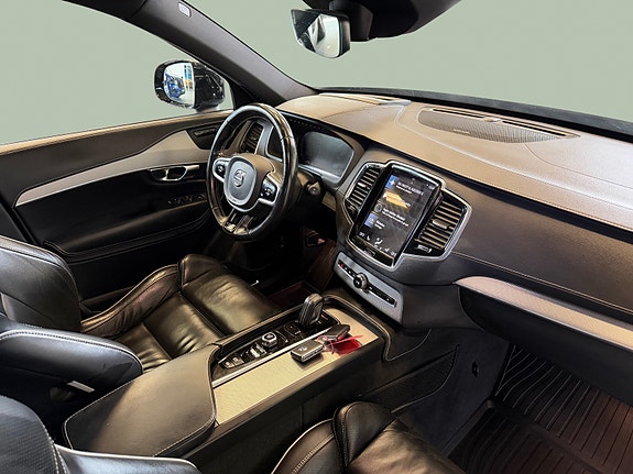 Volvo XC90 14 of 30