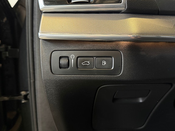 Volvo XC90 30 of 30