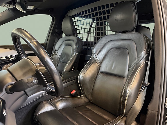 Volvo XC90 10 of 30