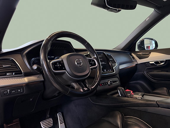 Volvo XC90 13 of 30