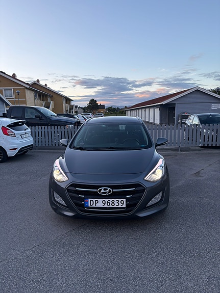 Hyundai i30 2 of 24