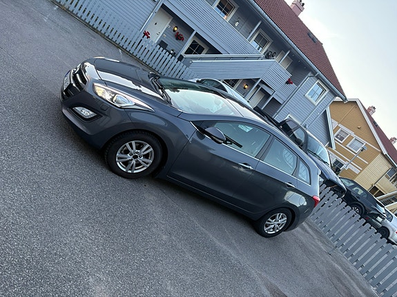 Hyundai i30 3 of 24